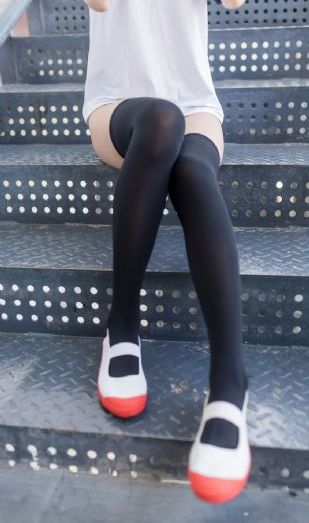 趁女朋友洗澡玩她闺蜜h